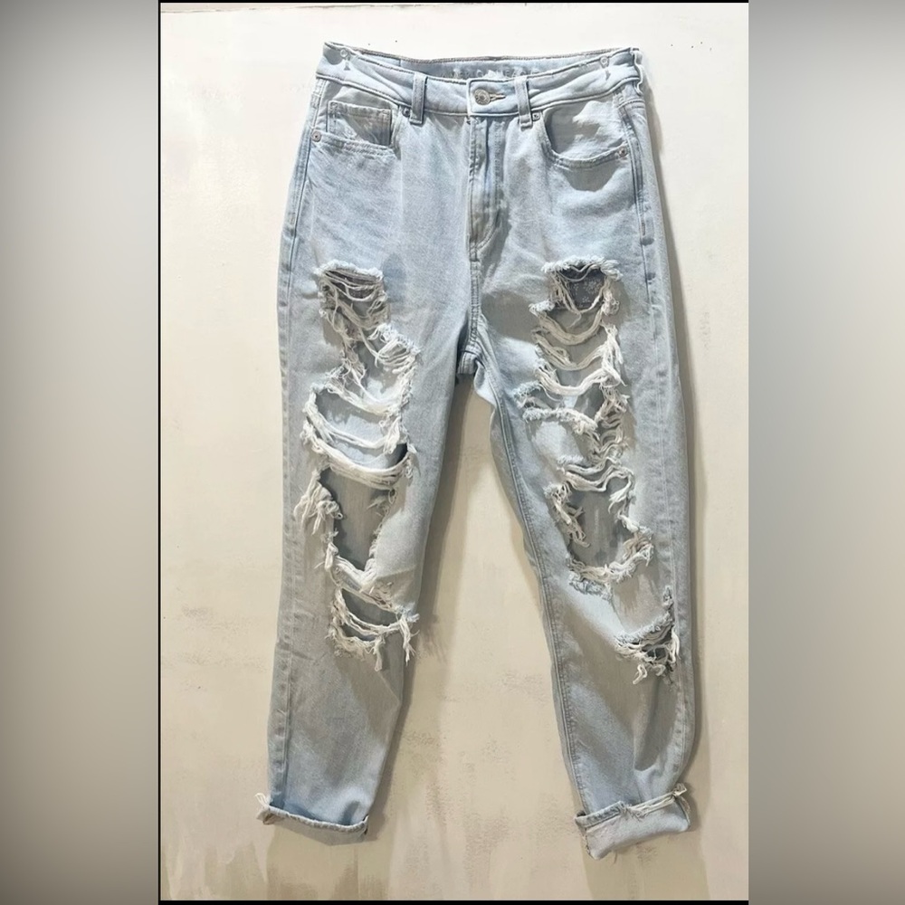 Woman’s American Eagle ripped light denim high waist ankles size 25 waist